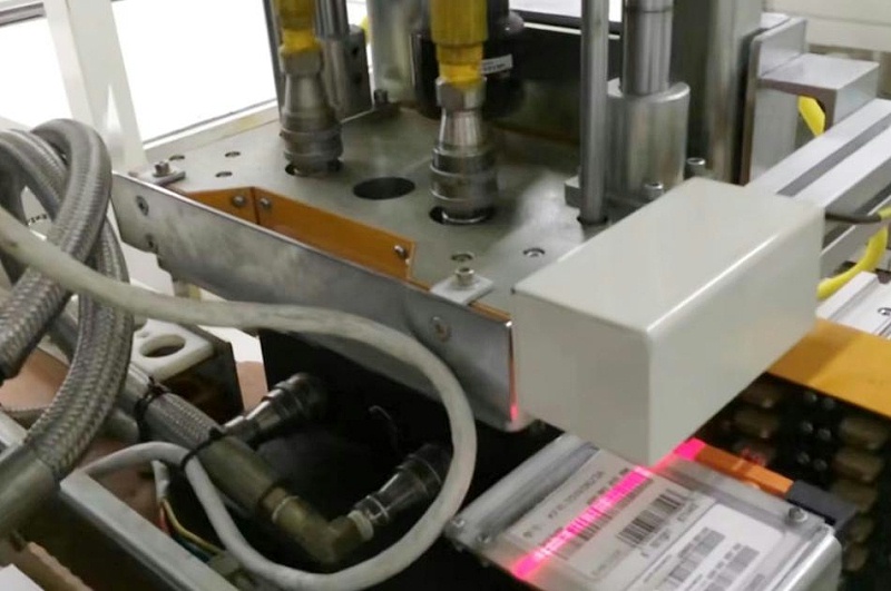 格雷希爾C系列自動公母接頭在空調外機出廠前抽真空及自動加液的應用 格雷希爾C系列自動公母接頭在空調外機出廠前抽真空及自動加液的應用