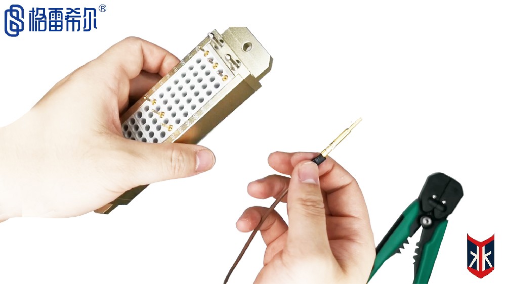 格雷希爾C9M低壓通訊對(duì)接模塊的插針和插孔的接線及安裝的視頻教程