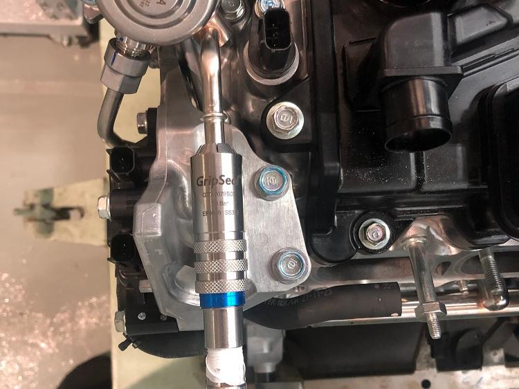 格雷希爾G70-J系列快速接頭在汽車發(fā)動(dòng)機(jī)燃油管的應(yīng)用